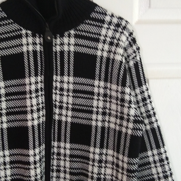 Buffalo check zip front front pockets size large - Picture 3 of 11